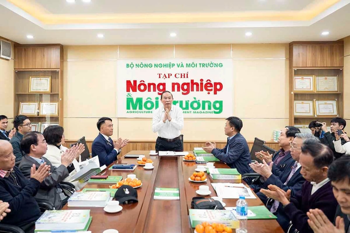 Thứ trưởng Bộ Nông nghiệp và Môi trường Phùng Đức Tiến dự và chủ trì hội nghị. Ảnh: Minh Thành.